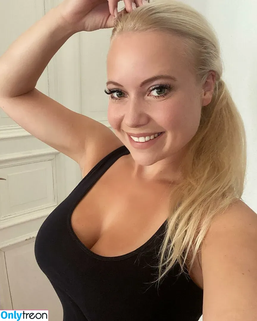 Steffi Landerer nude photo #0147 (steffymetal)