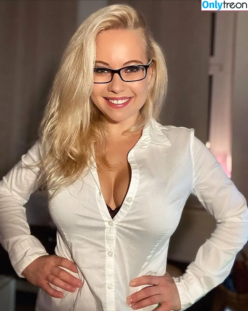 Steffi Landerer nude photo #0439 (steffymetal)