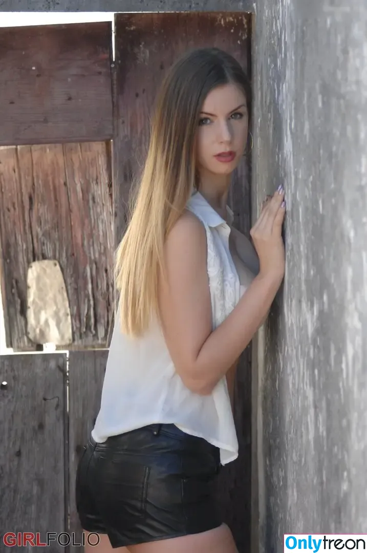 Stella Cox nude photo #1244 (Frolicme / Home Love / stella_h_cox / thestellacox)