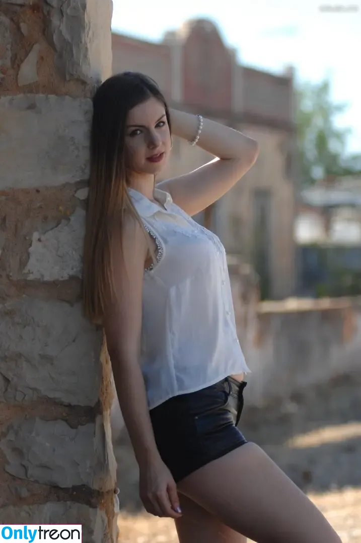 Stella Cox nude photo #1246 (Frolicme / Home Love / stella_h_cox / thestellacox)