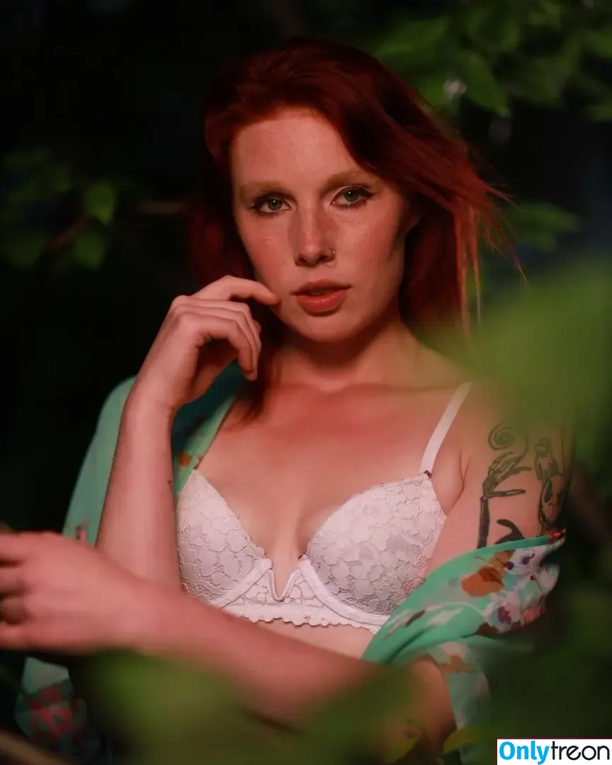 Stephanie Pluim nude photo #0002 (carbunny97 / ssmodelling97)