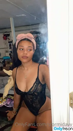 stormidayy / thestormiday nude photo #0011