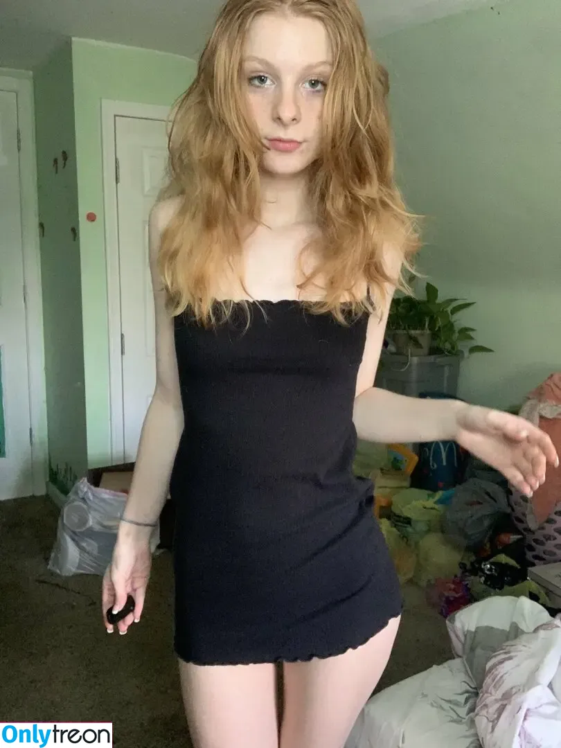 strawberrigirli nude photo #0008 (straw.berryshorti)