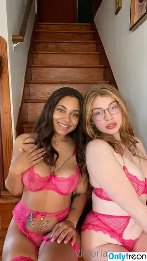 Strawberriprincess / anyuser / littleoakley nude photo #0010