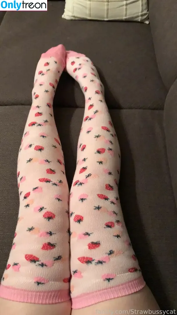 Strawbussycat nude photo #0039 (Strawbussycat)