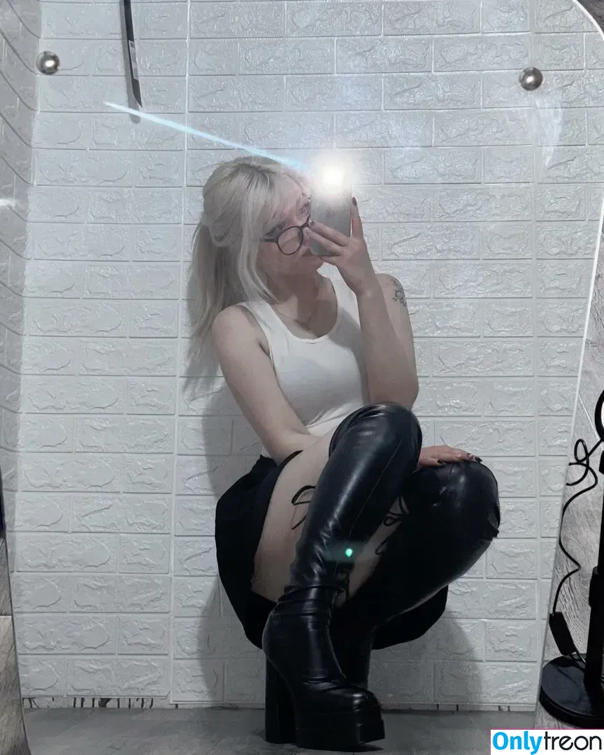 su_ga_r_ik nude photo #0039 (sugarsontop)