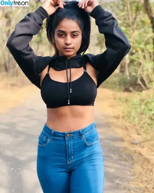 Suhana Khan / __suhuuu__ nude photo #0162