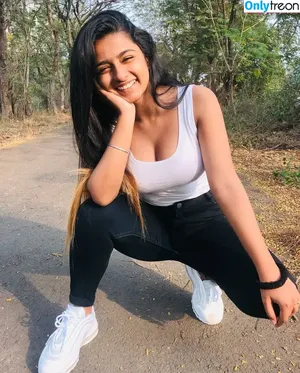 Suhana Khan / __suhuuu__ nude photo #0169