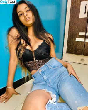 Suhana Khan / __suhuuu__ nude photo #0174