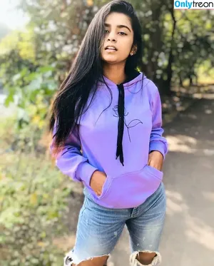 Suhana Khan / __suhuuu__ nude photo #0198