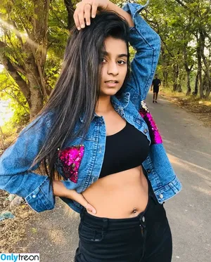 Suhana Khan / __suhuuu__ nude photo #0200