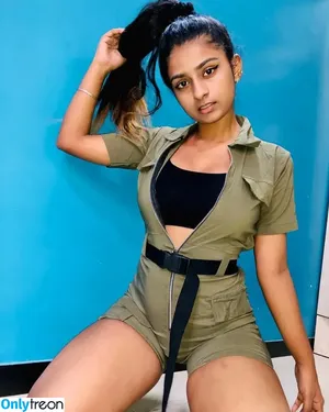 Suhana Khan / __suhuuu__ nude photo #0215