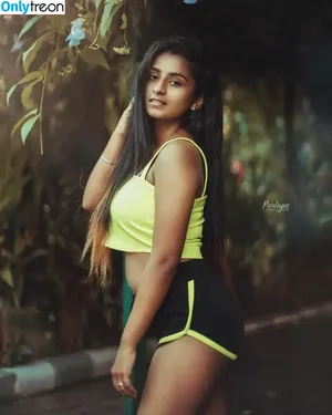 Suhana Khan / __suhuuu__ nude photo #0225