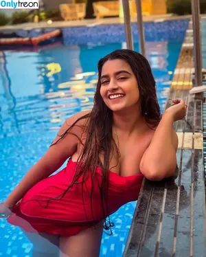 Suhana Khan / __suhuuu__ nude photo #0354