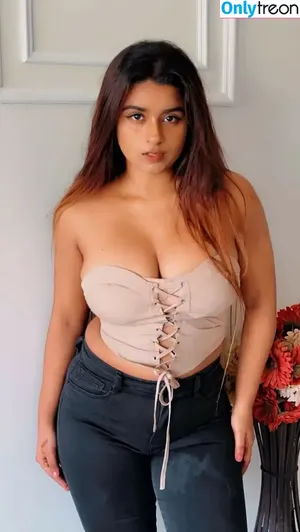 Suhana Khan / __suhuuu__ nude photo #0358
