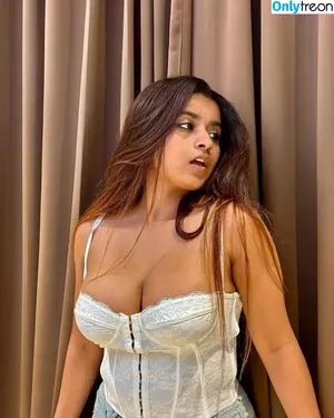 Suhana Khan / __suhuuu__ nude photo #0383