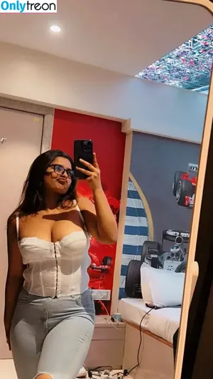 Suhana Khan / __suhuuu__ nude photo #0388