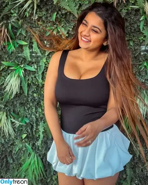 Suhana Khan / __suhuuu__ nude photo #0441