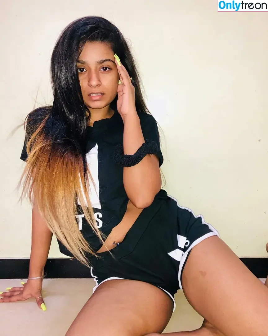 Suhana Khan nude photo #0188 (__suhuuu__)