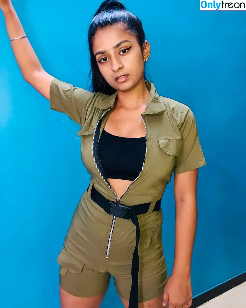 Suhana Khan nude photo #0211 (__suhuuu__)