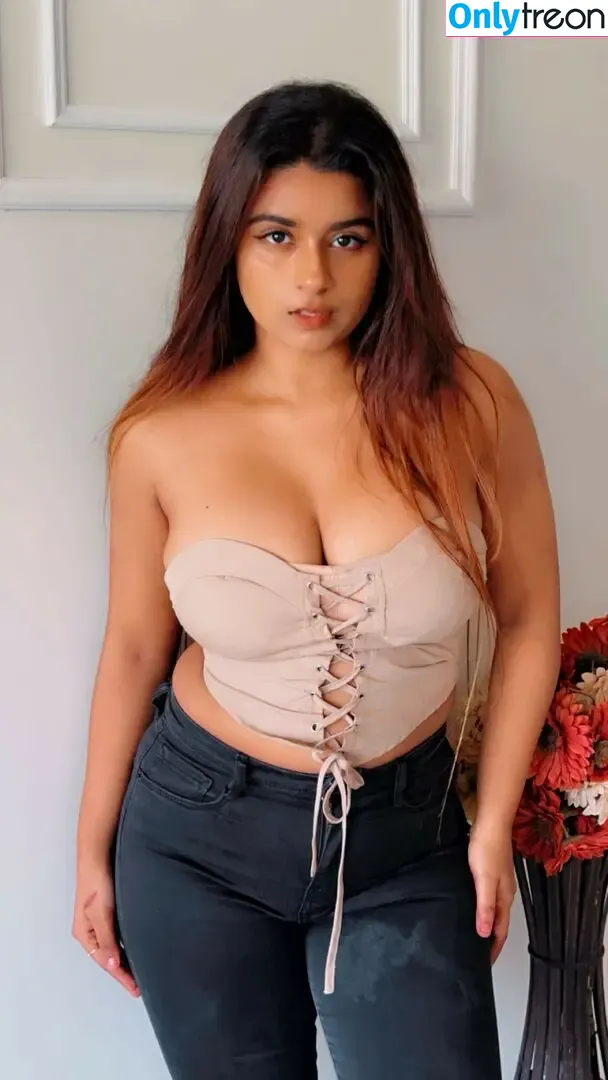 Suhana Khan nude photo #0358 (__suhuuu__)