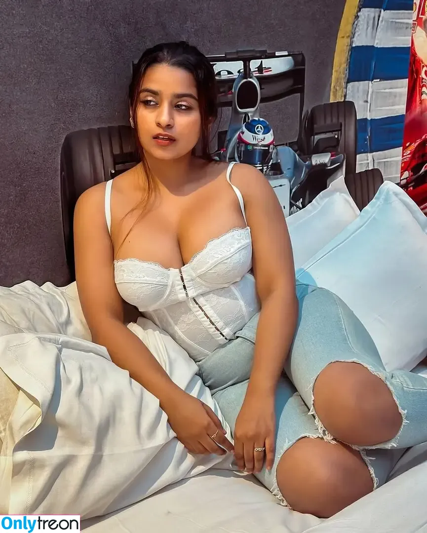 Suhana Khan nude photo #0389 (__suhuuu__)