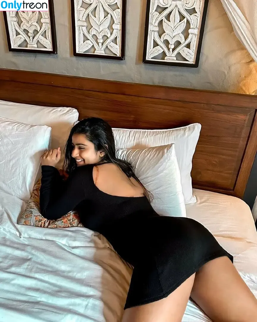 Suhana Khan nude photo #0892 (__suhuuu__)