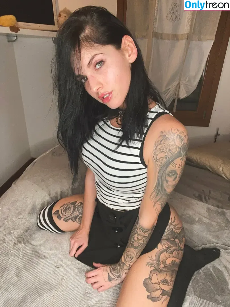 Suicide Girls nude photo #0004 (suicidegirls)