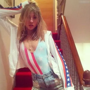 Suki Waterhouse / sukiwaterhouse nude photo #0264