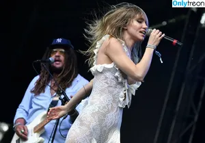 Suki Waterhouse / sukiwaterhouse nude photo #0596