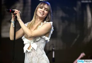 Suki Waterhouse / sukiwaterhouse nude photo #0597