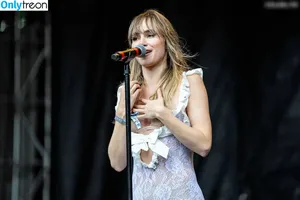 Suki Waterhouse / sukiwaterhouse nude photo #0600