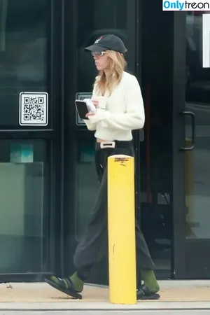Suki Waterhouse / sukiwaterhouse nude photo #0652