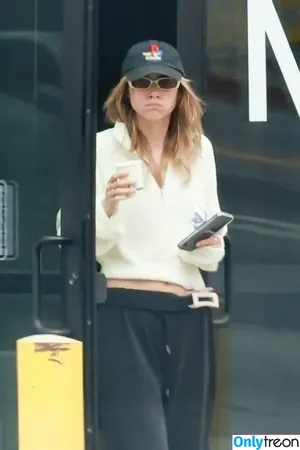 Suki Waterhouse / sukiwaterhouse nude photo #0653