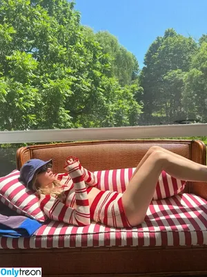 Suki Waterhouse / sukiwaterhouse nude photo #0698