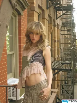 Suki Waterhouse / sukiwaterhouse nude photo #0700
