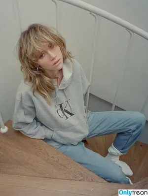 Suki Waterhouse / sukiwaterhouse nude photo #0705