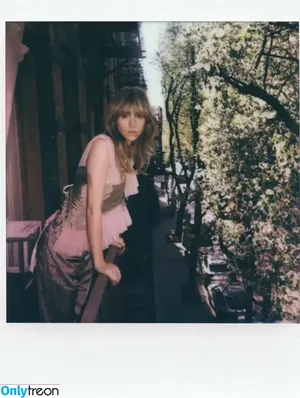 Suki Waterhouse / sukiwaterhouse nude photo #0706