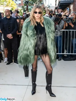 Suki Waterhouse / sukiwaterhouse nude photo #0761