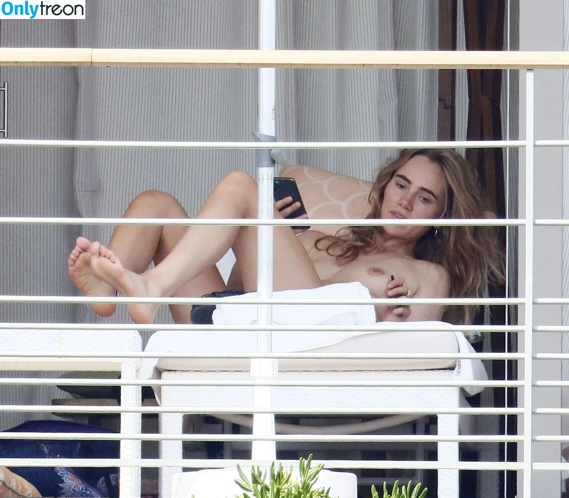 Suki Waterhouse nude photo #0047 (sukiwaterhouse)