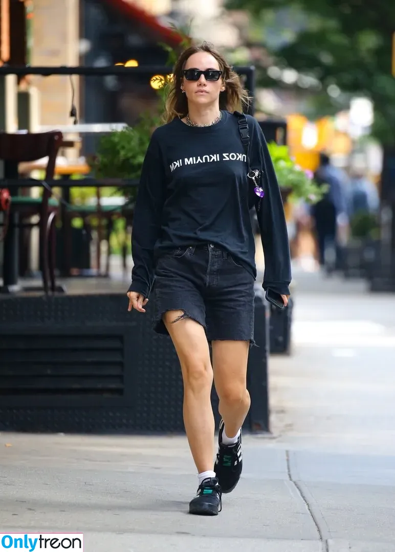 Suki Waterhouse nude photo #0094 (sukiwaterhouse)