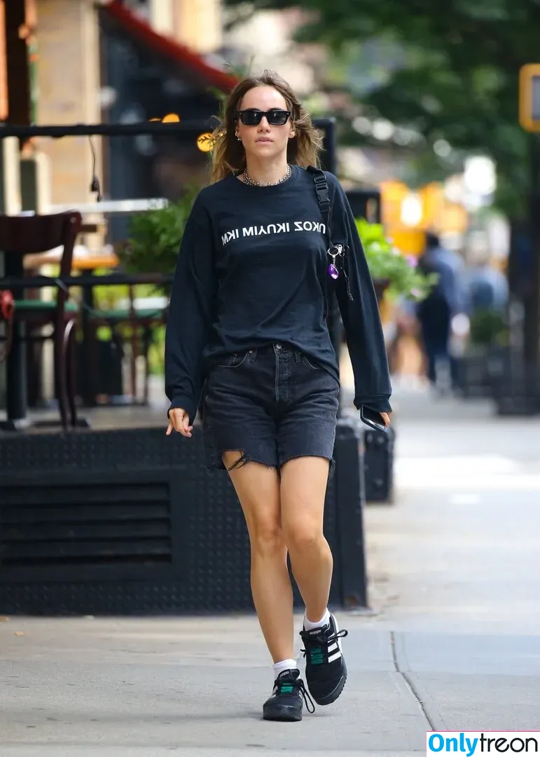 Suki Waterhouse nude photo #0095 (sukiwaterhouse)