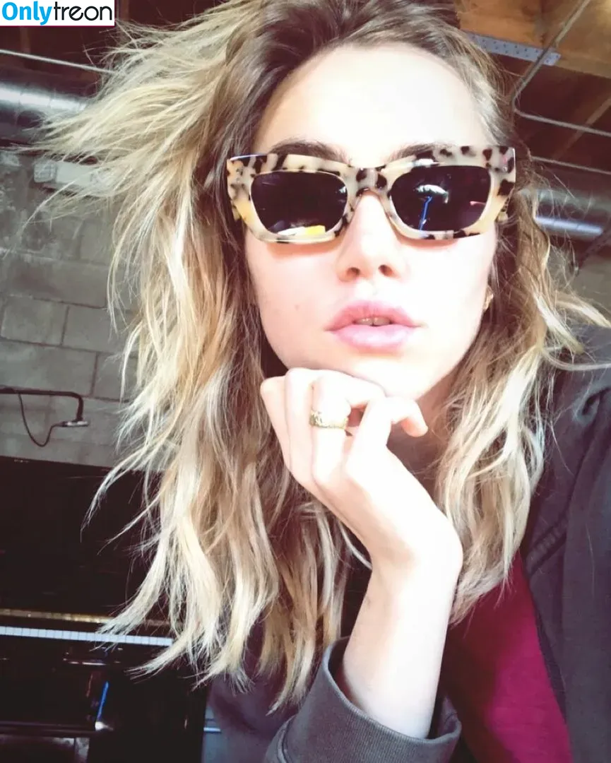 Suki Waterhouse nude photo #0116 (sukiwaterhouse)