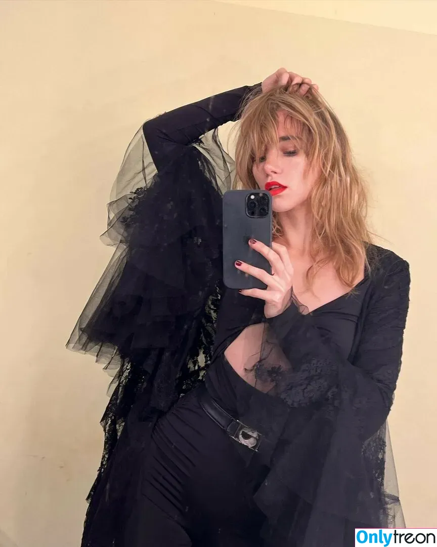 Suki Waterhouse nude photo #0152 (sukiwaterhouse)