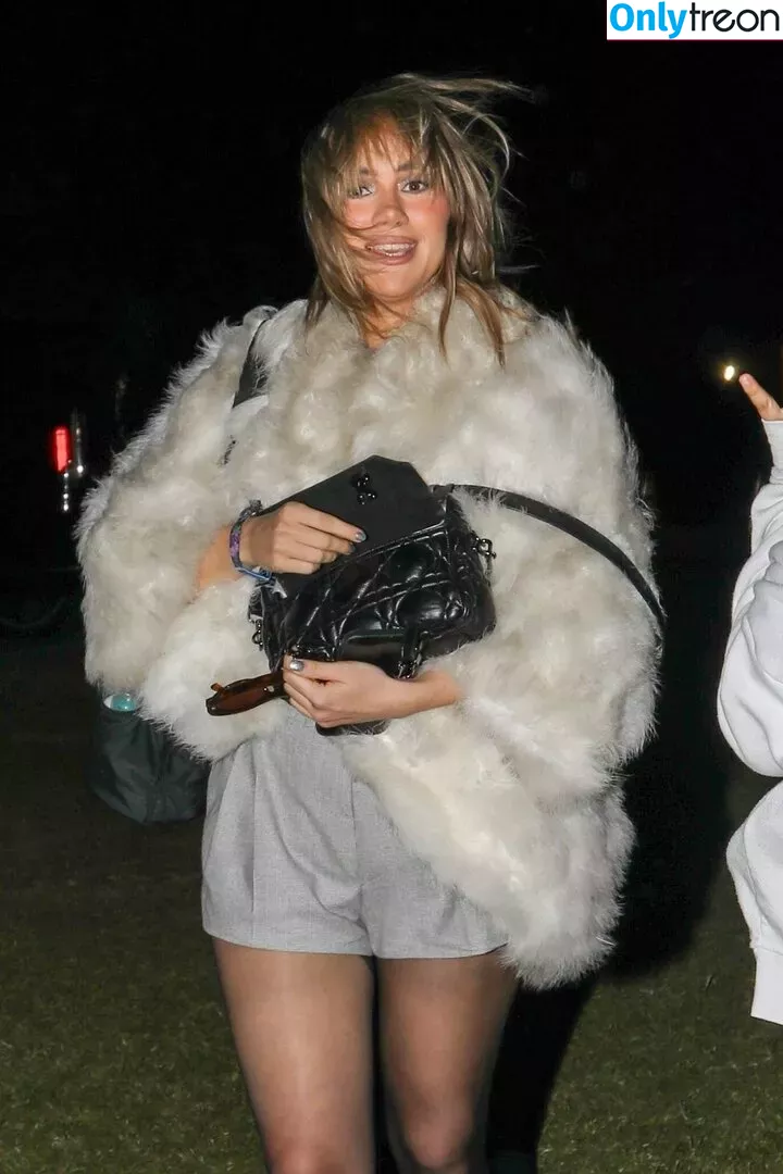 Suki Waterhouse nude photo #0195 (sukiwaterhouse)