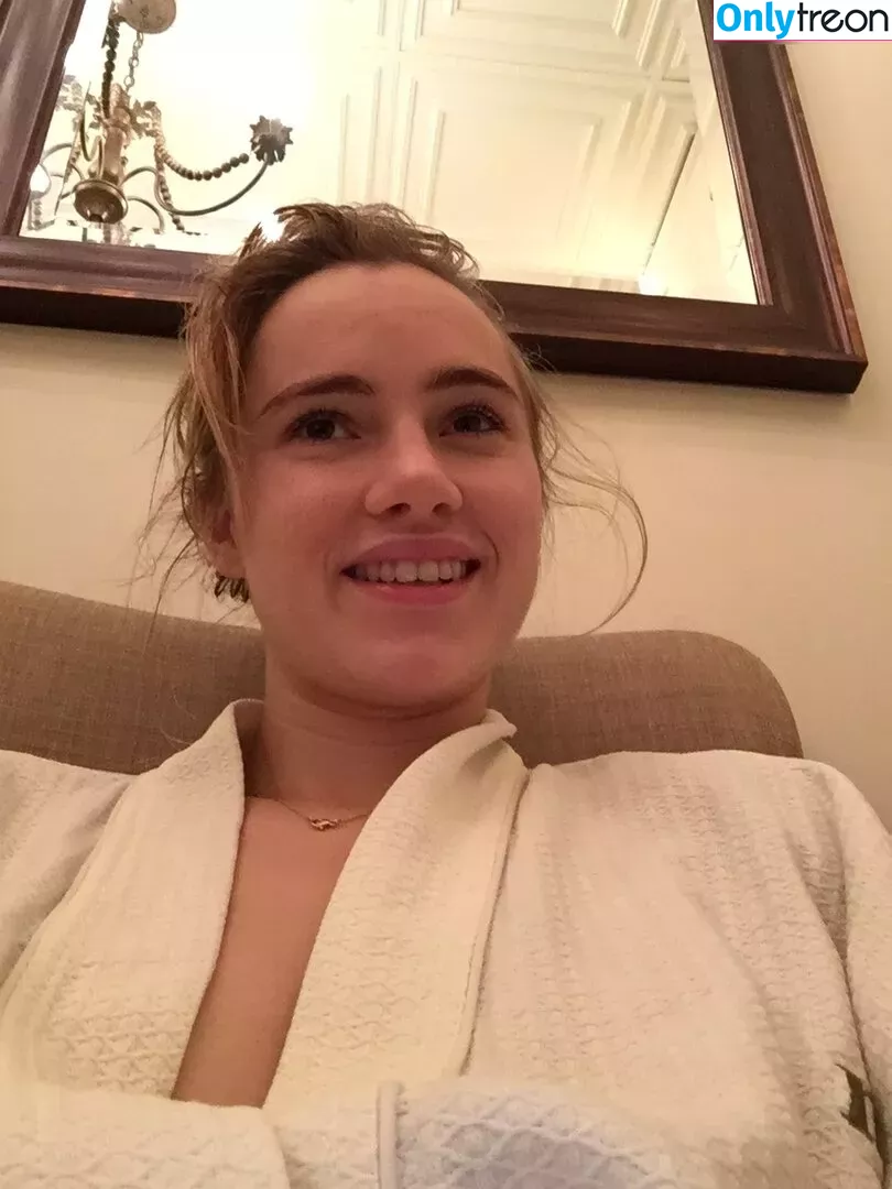 Suki Waterhouse nude photo #0219 (sukiwaterhouse)