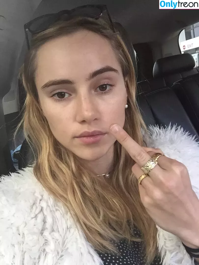 Suki Waterhouse nude photo #0225 (sukiwaterhouse)