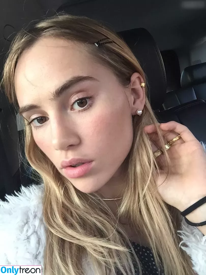 Suki Waterhouse nude photo #0229 (sukiwaterhouse)