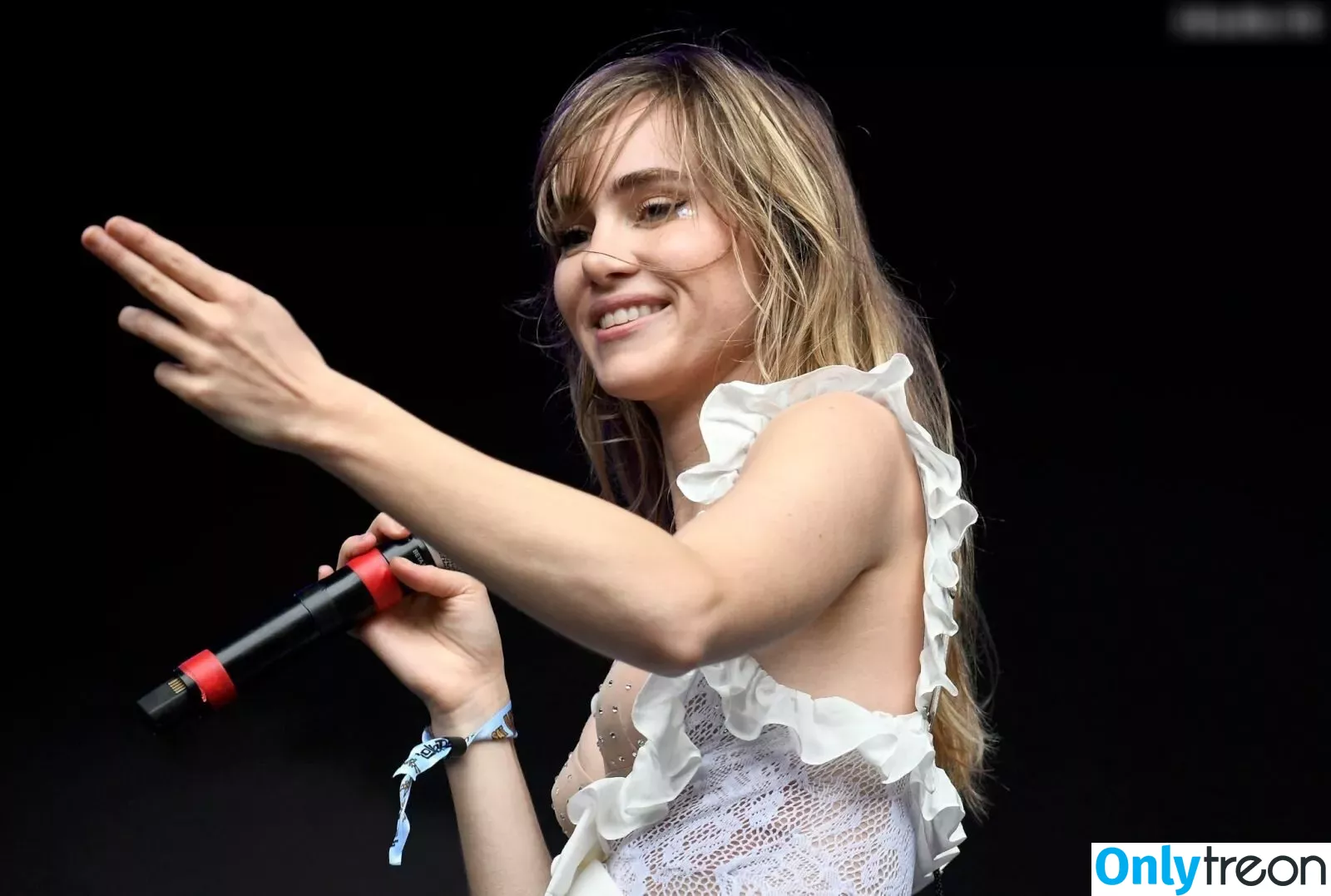Suki Waterhouse nude photo #0274 (sukiwaterhouse)