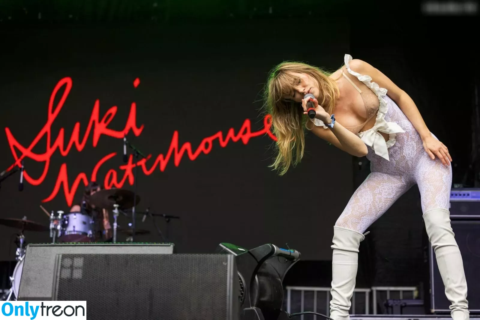 Suki Waterhouse nude photo #0277 (sukiwaterhouse)
